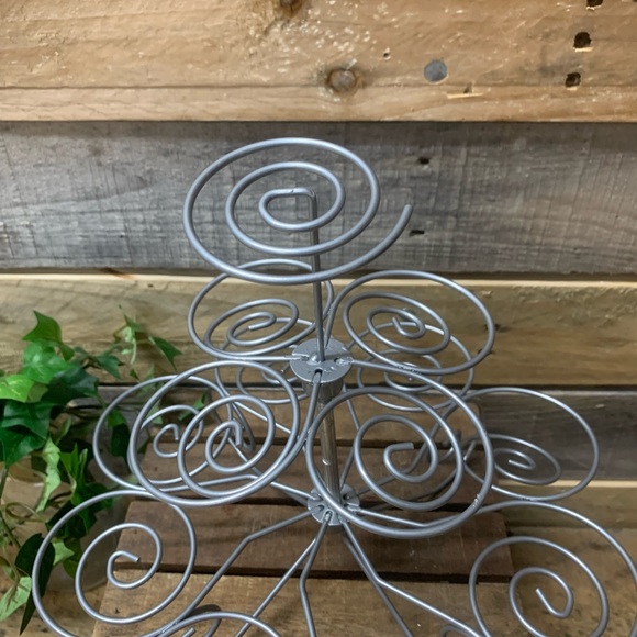 CTG 3-Tier Metal Cupcake Stand - Picture 6 of 9